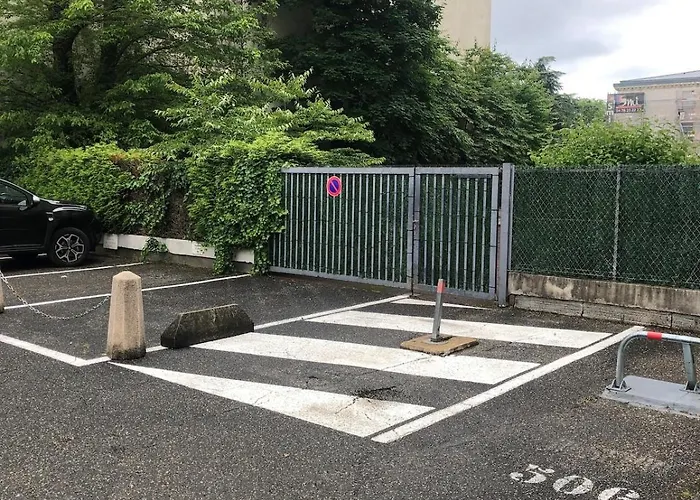 28m2 Avec Parking Et Piscine Centre *